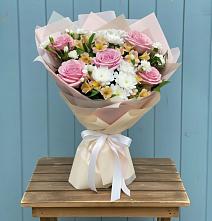 Букет цветов из:  Гвоздики, Орхидеи и Розы в Ивановской