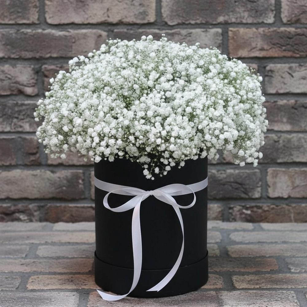 Цветочная композиция из Гипсофила в шляпной коробке в Ивановской