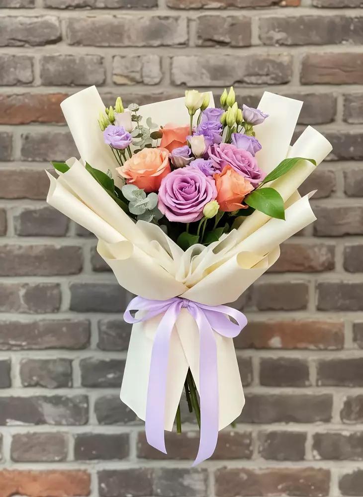 Букет цветов из: Лизиантусы и Розы в Ивановской