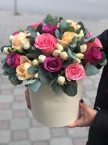 Цветочная композиция из Розы в шляпной коробке в Ивановской
