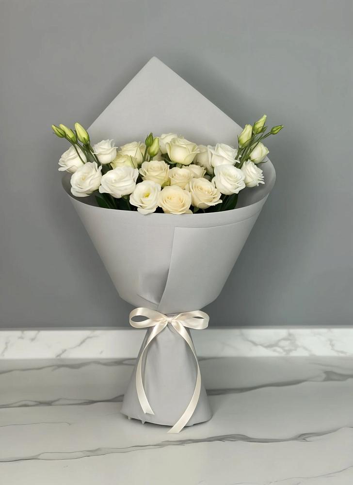 Букет цветов из: Розы и Лизиантусы в Ивановской