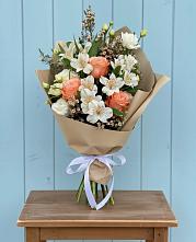 Букет цветов из:  Альстромерии, Лизиантусы, Розы и Хризантемы в Ивановской