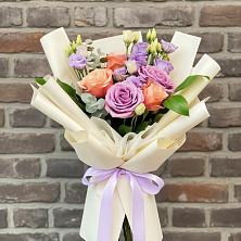 Букет цветов из:  Лизиантусы и Розы в Ивановской