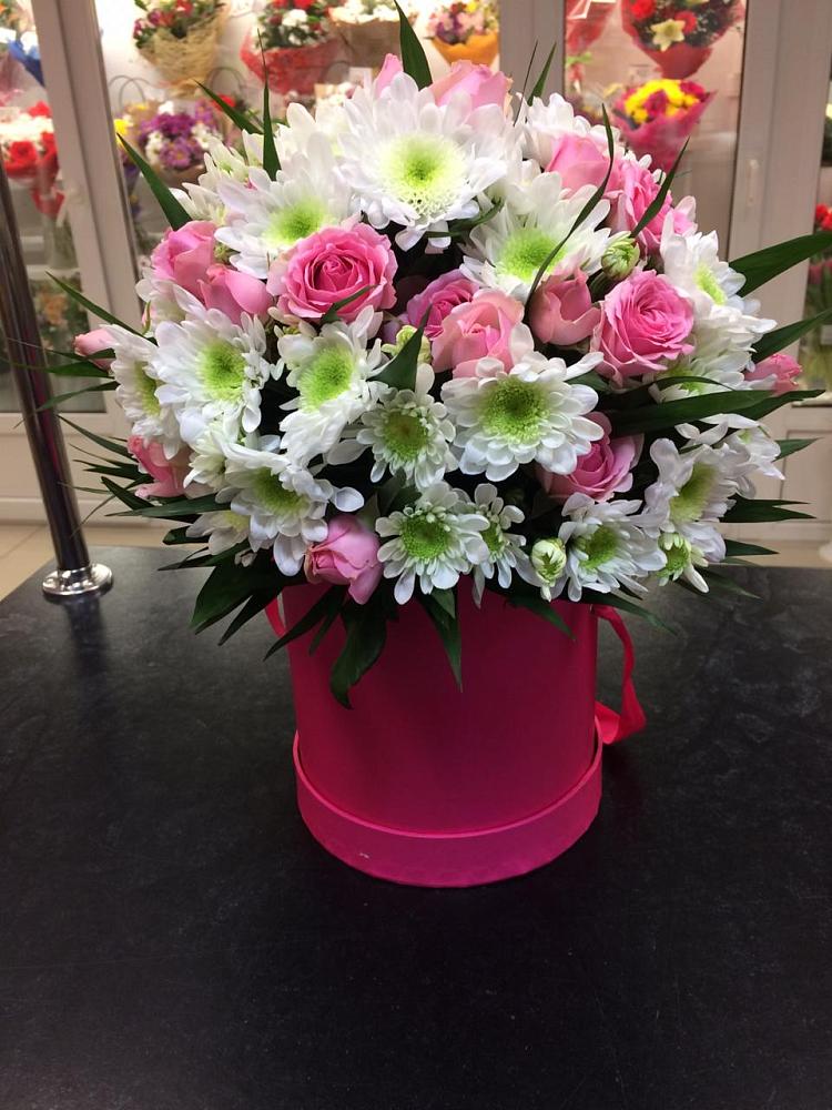 Цветочная композиция из Розы и Хризантемы в шляпной коробке в Ивановской