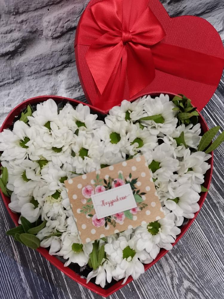 Цветочная композиция из Хризантемы в виде сердца в Ивановской