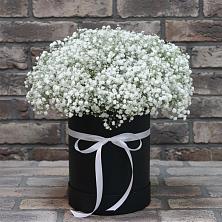 Цветочная композиция из Гипсофила в шляпной коробке в Ивановской