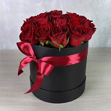 Цветочная композиция из Розы в шляпной коробке в Ивановской