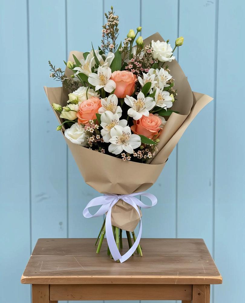 Букет цветов из: Альстромерии, Лизиантусы, Розы и Хризантемы в Ивановской