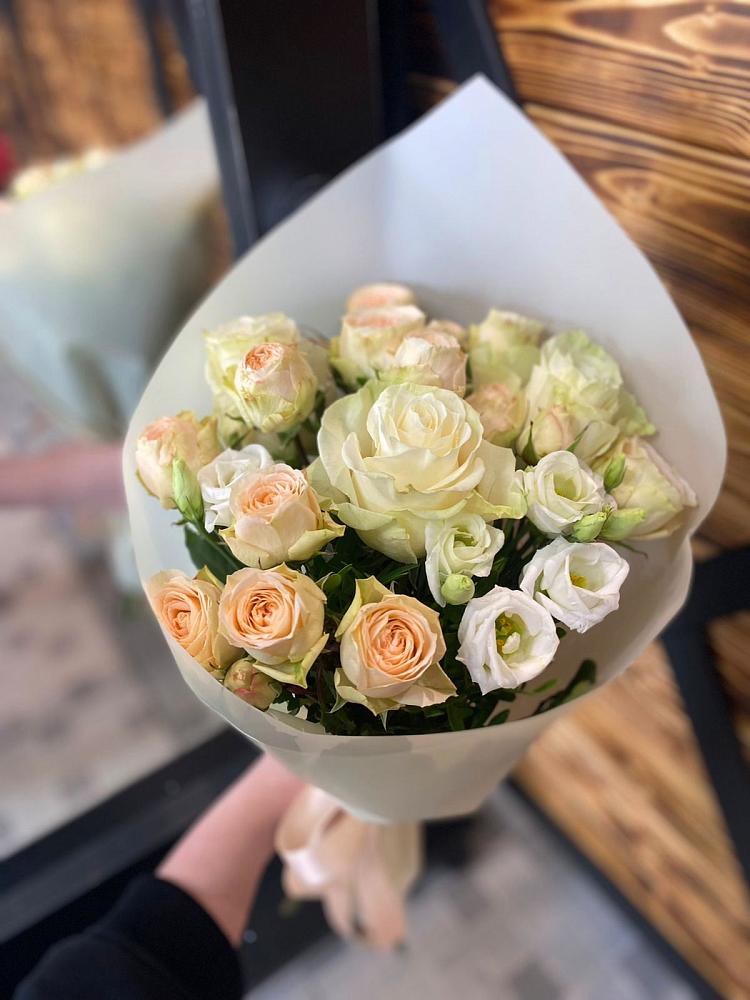 Букет цветов из: Розы и Лизиантусы в Ивановской