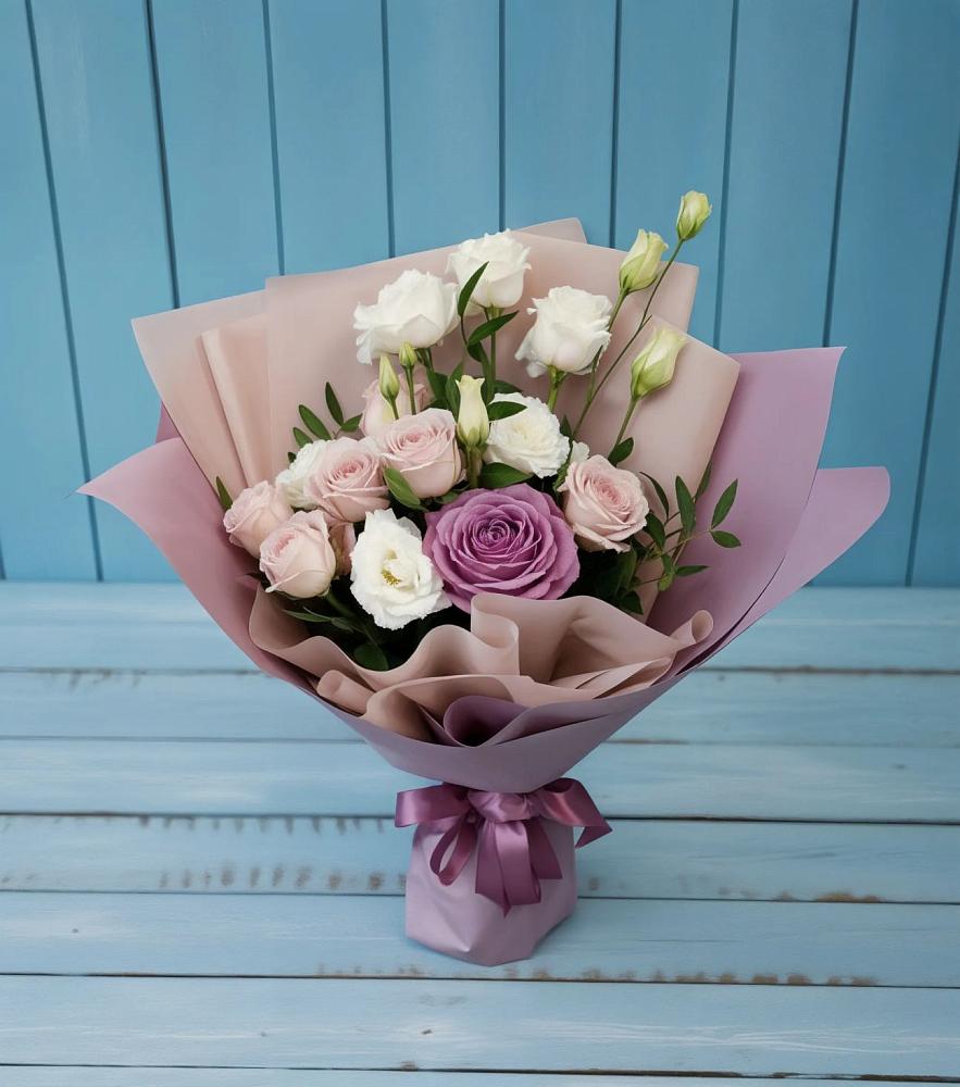 Букет цветов из: Розы и Лизиантусы в Ивановской